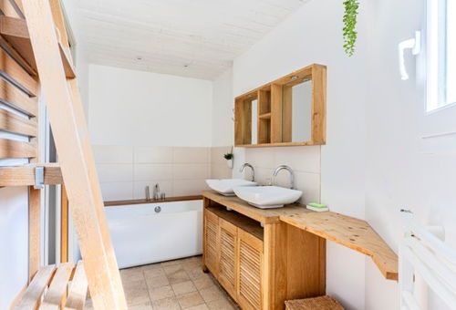 Située à 300 mètres du plus grand marché de l'Ile de Ré, vous apprécierez...