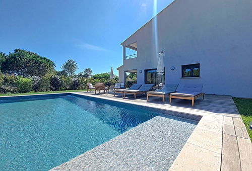 700m from Cala Rossa beach, pretty villa with swimming pool.
