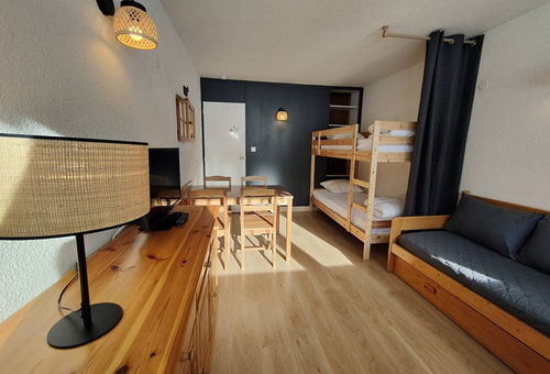 PLAGNE CENTRE – Residence Le France. Traditional studio with balcony, facing...