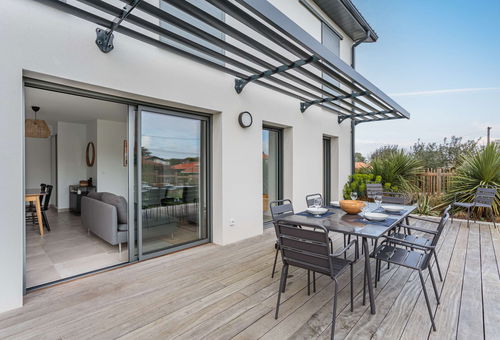 Beautiful bright apartment with garden in the heart of Chiberta 