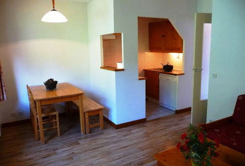 2 ROOMS SKI-IN/SKI-OUT, SOUTH-WEST FACING WITH MOUNTAIN VIEWS. 2...