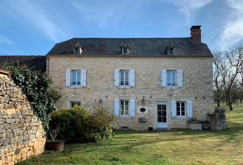 A 8 km de Salignac-Eyvigues (commerces), maison indépendante de 100 m2 dans...