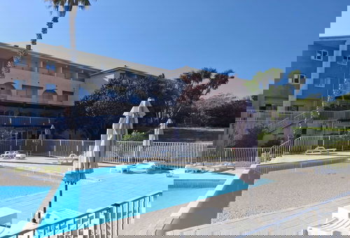 SAINT FLORENT -RESIDENCE LA CITADELLE  Studio 26 m² - 1er étage 
jusqu'à 3...