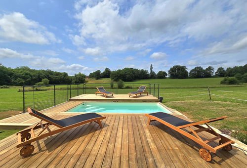 Air-conditioned house with views of the surrounding countryside. - LES...