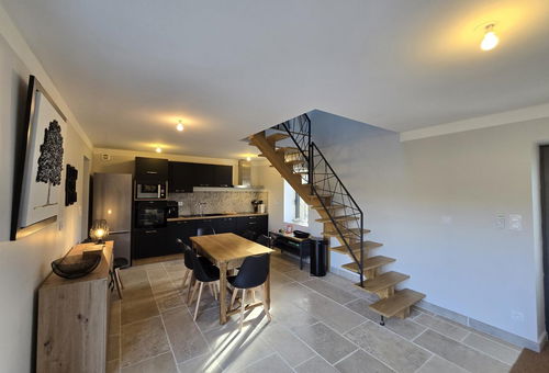 Air-conditioned house with views of the surrounding countryside. - LES...