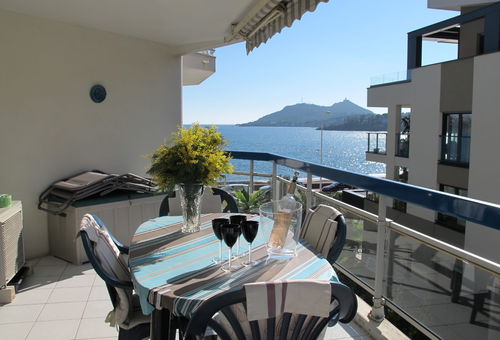 Très beau 2 pièces climatisé, tout équipé avec vue mer et garage