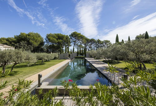 Location d’un Mas avec piscine à débordement proche du centre de Saint-Rémy