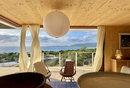 Idyllic villa with sea view and beach access, sleeps 10.