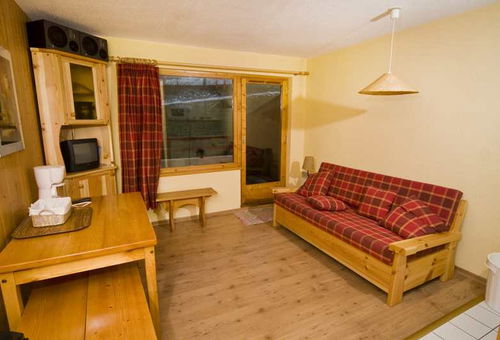 1 BEDROOM SKI IN SKI OUT APARTMENT