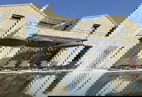 Villa Bella Vista - Heated Pool, Stunning Views, Walking Distance to Gordes