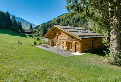 Chalet Grizzly - PREMIUM RANGE - 4 star chalet on the slopes in La...