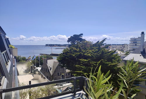 Beautiful 3-room apartment recently renovated on the top floor Plage Benoit