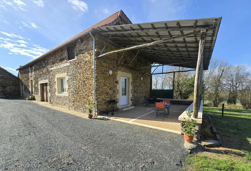In the heart of a large country estate - GENIS