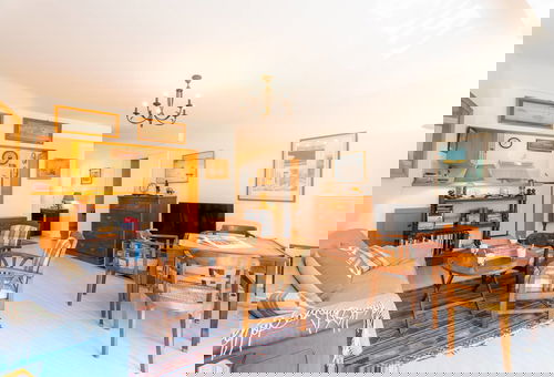 La Trinité sur Mer, direct access to the port and shops nearby, large 4-room...