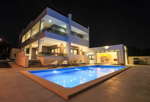 Villa 5 bedroom Ližnjan