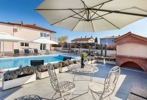 Villa 6 bedroom Valbandon