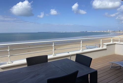 Apartment on the 6th floor facing the sea in Pornichet, close to the center...