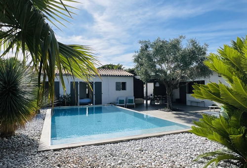 Enjoy an unforgettable stay in the heart of the Ile de Ré in this sumptuous...