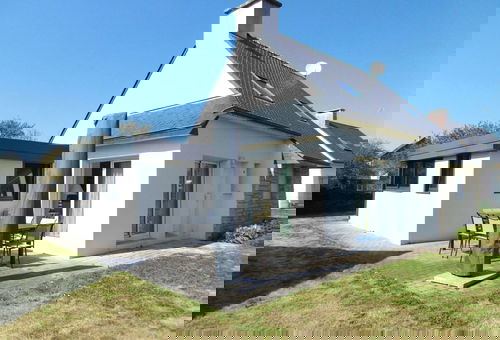 House with veranda located in the quiet, 700 m from the beach of St Jacques...