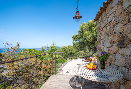 Small house in nature with splendid views 5 min