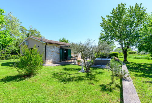 Casa Toni with Whirpool In Kastelir, Istria