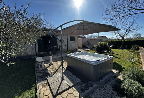 Casa Toni with Whirpool In Kastelir, Istria
