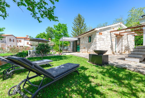 Casa Toni with Whirpool In Kastelir, Istria