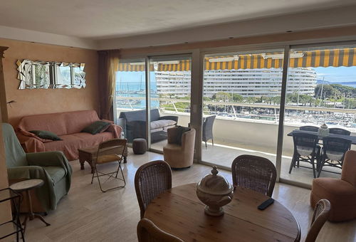 Hook: Villeneuve-Loubet Beach (06) The Commodore, Port Marina Bay of...