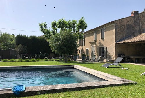 VACANCES MOURIES - MAS AU COEUR DU VILLAGE AVEC PISCINE ! 