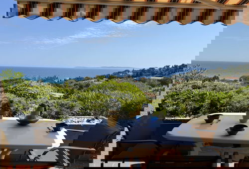 Located in the Les Coteaux de Saint-Clair residence, large apartment with...