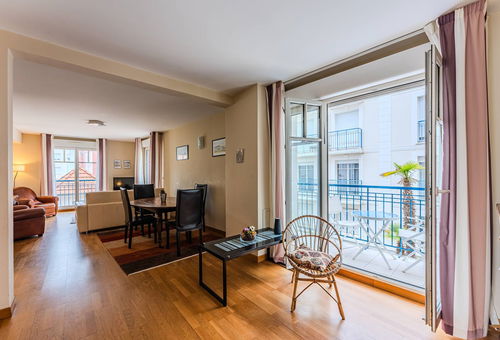 Place Roger Expert: Just 50 meters from the municipal market, on the 2nd...