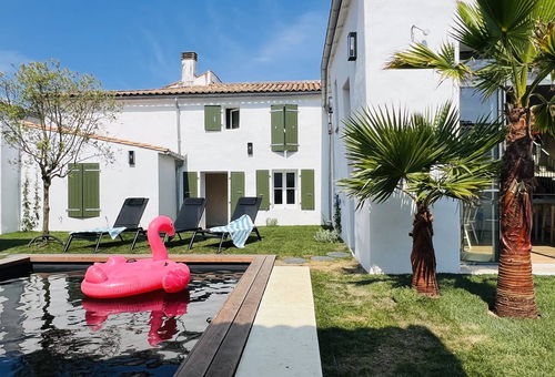Ancien chai de charme situé au cœur du pittoresque village de La Flotte