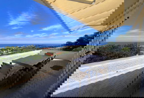 Located on the heights of Solenzara, just 10 minutes from the beach and...