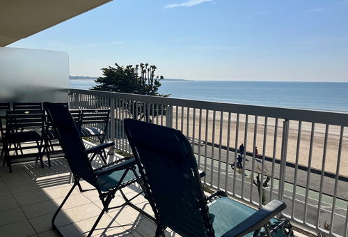 Beautiful 2 bedroom apartment facing the sea in the Casino district