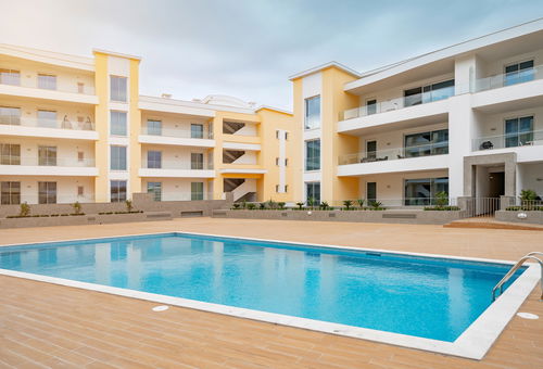 Adega Deluxe: Near the Marina, City Center | Pool and Gym