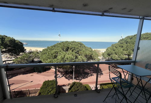 2-bedroom apartment in the city center with beautiful sea view, Wi-Fi, parking