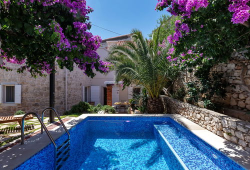 Villa 2 bedroom Sutivan