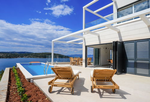 Villa 4 bedroom Nečujam