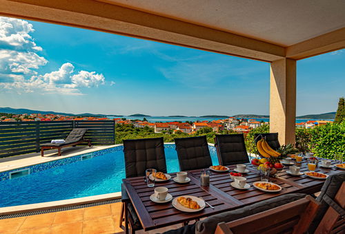 Villa 4 bedroom Brodarica