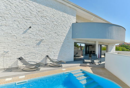 Villa 4 bedroom Tribunj