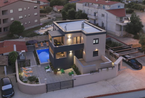 Villa 4 bedroom Ližnjan