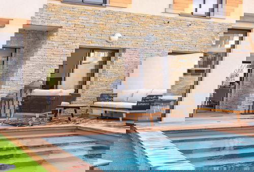 Comfortable villa with swimming pool in a private residence!