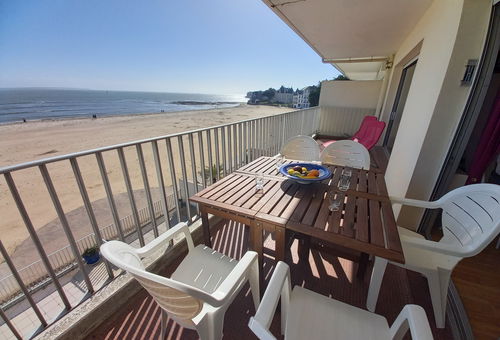 Apartment T4 bis - 4 bedrooms - Sleeps 8 - Seafront - Nau Beach/Le...