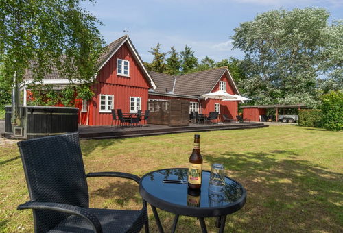 Villa 6 bedroom Aakirkeby