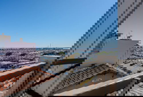 Situé au 4e étage (avant-dernier) d’une résidence très bien entretenue et...