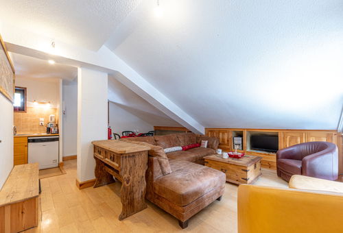 3 rooms with duplex alcove of 50 m2 (+ 17m2 &lt;1.80m) which can accommodate...