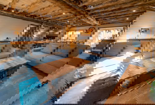 Le Chalet La Parenthèse est un magnifique chalet 4* rénové en 2023 par son...