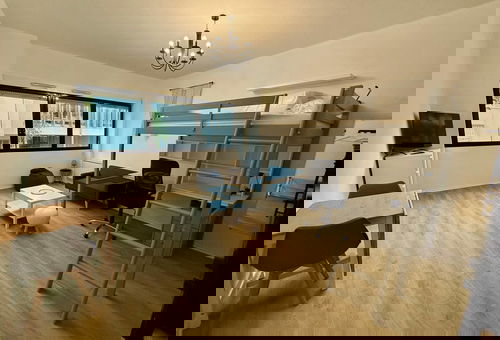 On the 1st floor of a secure, high-end residence, pleasant 32-room studio...