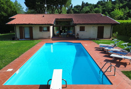 Villa Paradiso by Bookinggardalake