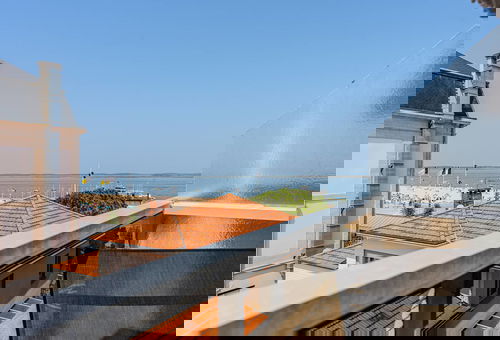 On the 3rd floor with elevator of an elegant 1970s residence, studio...